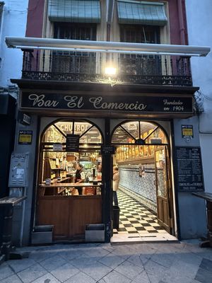 Bar El Comercio by null