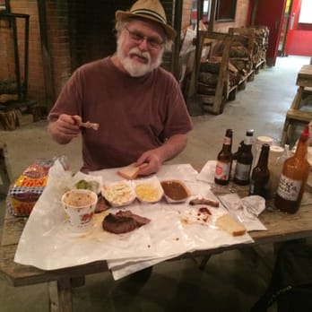Rudy's - Cliffy chowing down on BBQ - Barbeque Near Me - San Antonio, Texas Rudy's - Cliffy chowing down on BBQ - Barbeque Near Me - San Antonio, Texas