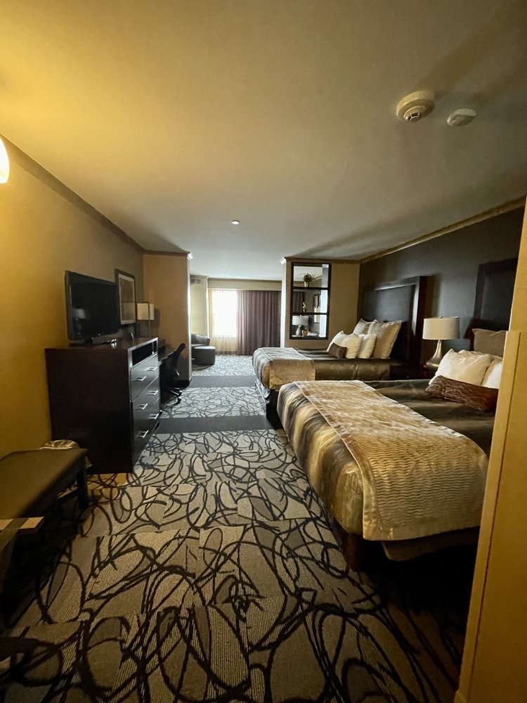 ClubHouse Hotel & Suites - Fargo