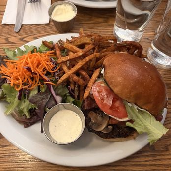 Chez Lucien - Bars Near Me - Ottawa, Ontario