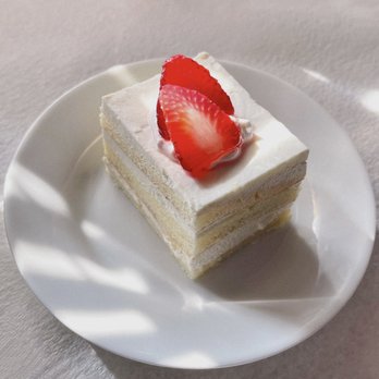 85°C Bakery Cafe-Orange - Strawberry cake - Coffee & Tea Near Me - Orange, California