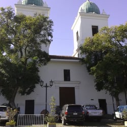 Plaza Los Dominicos - El monasterio. Las torres son mas recientes que el resto del edificio