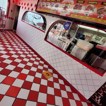 Tacos Mexico - a red and white checkered floor - Mexican Near Me - Bell, California