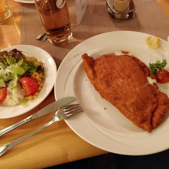 Haydenbräu - Putenschnitzel mit Salat - Austrian Near Me - Eisenstadt, 1