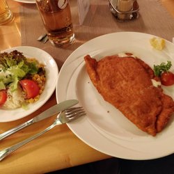 Haydenbräu - Putenschnitzel mit Salat