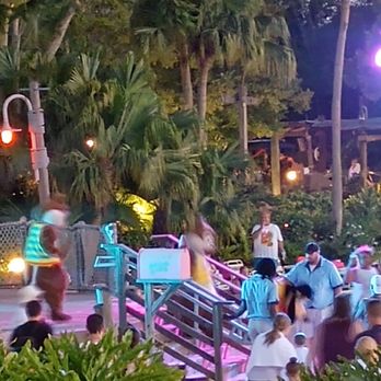 Typhoon Lagoon Surf Pool - Water Parks Near Me - Orlando, Florida