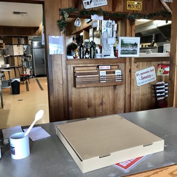 Ferndale Pizza - Front counter - Pizza Near Me - Ferndale, California