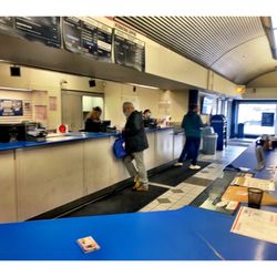 USPS - Busy Day before Christmas @ USPS 3024 N Ashland Ave, Chicago, IL 60657. Quick & Nice Service. Cool!