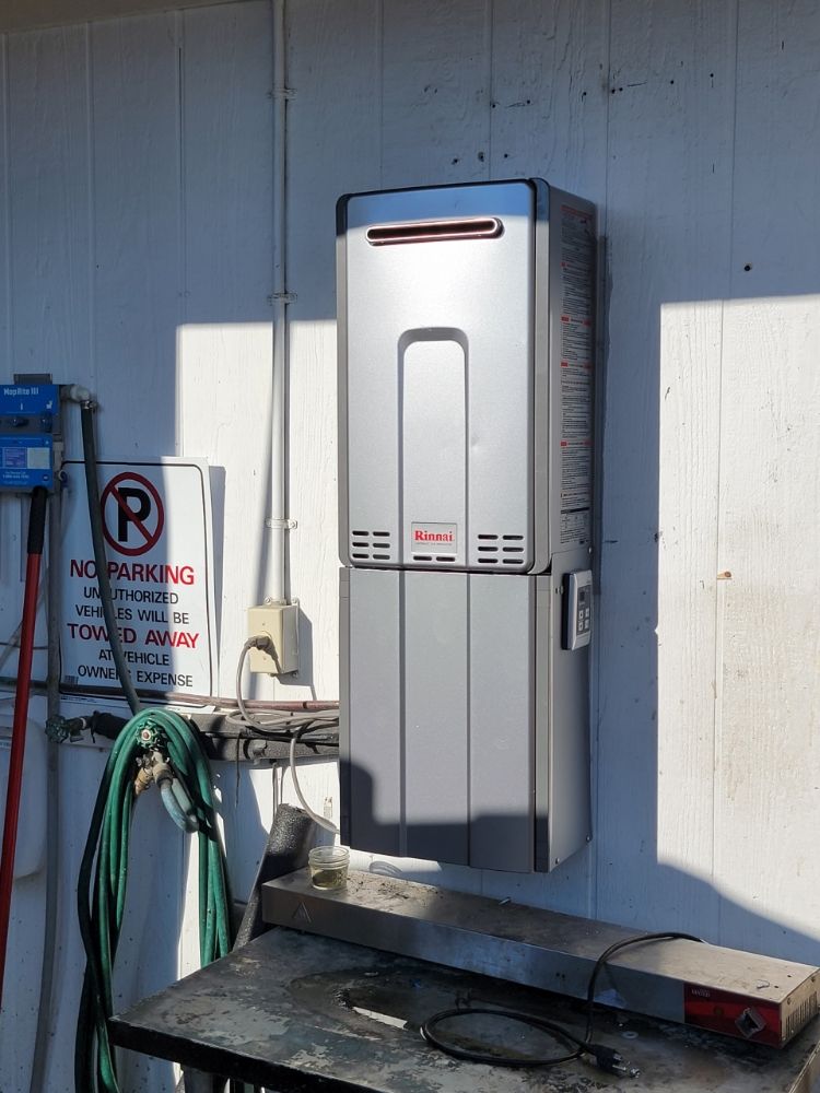 Slide of Lee and Son's Plumbing