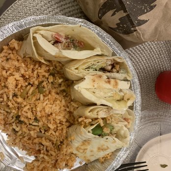 Chiloso Mexican Bistro - Quesadilla was good but one was nearly empty. Tip to cook: spread filling across tortilla for even distribution. Works every time. - Mexican Near Me - Denton, Texas Chiloso Mexican Bistro - Quesadilla was good but one was nearly empty. Tip to cook: spread filling across tortilla for even distribution. Works every time. - Mexican Near Me - Denton, Texas