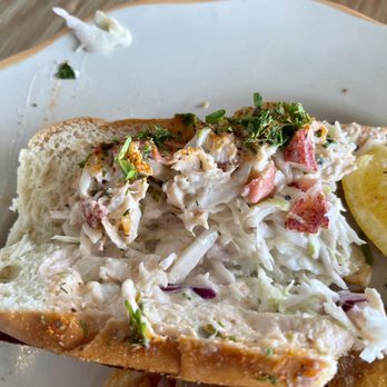 Pier 6 - lobster roll - Seafood Near Me - San Leon, Texas
