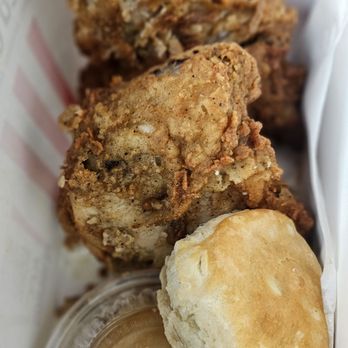 KFC - 4 PC. CHICKEN COMBO ORIGINAL MIX - Fast Food Near Me - Long Beach, California KFC - 4 PC. CHICKEN COMBO ORIGINAL MIX - Fast Food Near Me - Long Beach, California