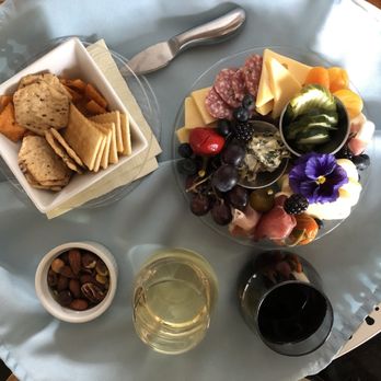 Inn Boonsboro - Daily Charcuterie - Hotels Near Me - Boonsboro, Maryland