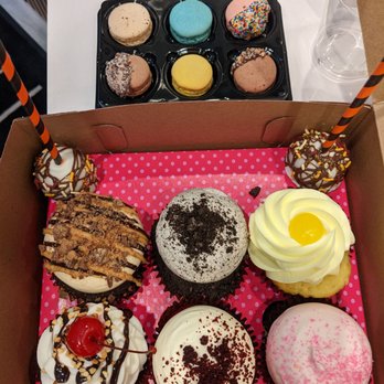 Smallcakes Chicago - a dozen cupcakes in a box - Cupcakes Near Me - Chicago, Illinois