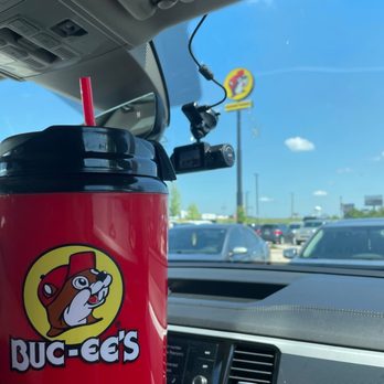 Buc-ee’s - $8 54oz refillable cup filled with $0.69 fountain Arizona watermelon tea. - Gas Stations Near Me - Fort Valley, Georgia