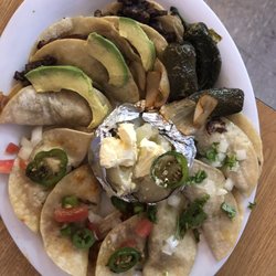 El Vaquero - Our taco plate