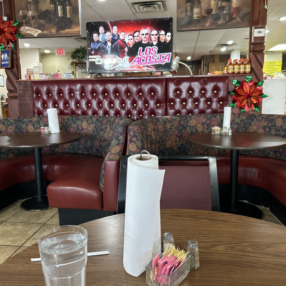 El Sombrerete - Dinning room - Breakfast & Brunch Near Me - Albuquerque, New Mexico