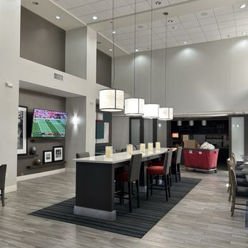 Hampton Inn & Suites Phoenix Tempe - Breakfast area - Hotels Near Me - Tempe, Arizona