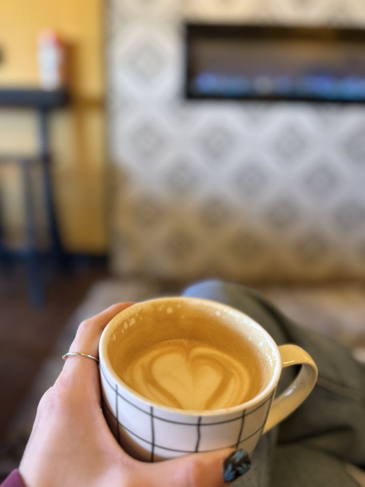 Drip Coffee House Logo