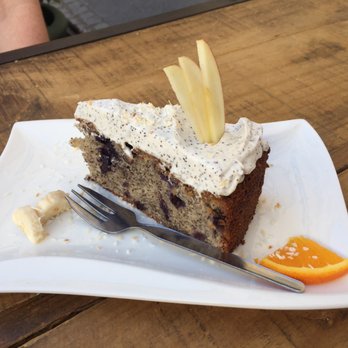 GustaV - Blaubeer-Mohn-Kuchen - Vegan Near Me - Salzburg, 5 GustaV - Blaubeer-Mohn-Kuchen - Vegan Near Me - Salzburg, 5