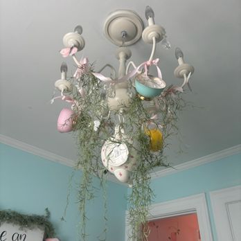 Olive’s Apron - Adorable teacup chandelier! - Desserts Near Me - Lexington-Fayette, Kentucky Olive’s Apron - Adorable teacup chandelier! - Desserts Near Me - Lexington-Fayette, Kentucky
