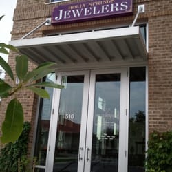 The store front at Holly Springs Jewelers.