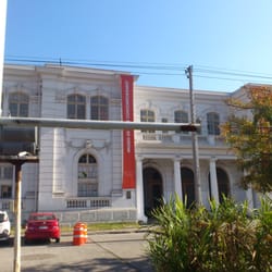 Museo de Arte Contemporáneo - Los domingos también son muy buenos, ya que además la entrada es gratuita al Museo. Una excusa más para visitar todo el barrio.