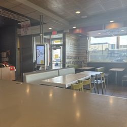 McDonald's - Nice lobby