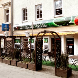 La Bella Pizzeria & Restaurant