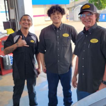Bradzoil Ten Minute Change - Auto Repair Near Me - Schertz, Texas Bradzoil Ten Minute Change - Auto Repair Near Me - Schertz, Texas
