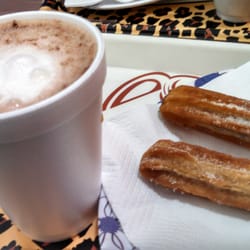 Scarlet Café - Chocolate caliente y dos churros,   $30