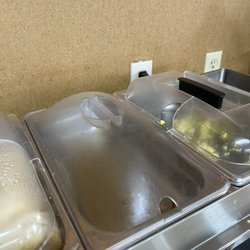 Quality Inn - Cracked lid on food at breakfast