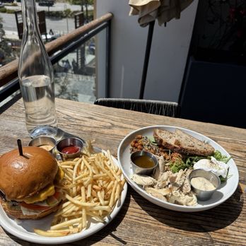 Zinqué - Grass Fed Wagyu Burger & Fries and Le Breakfast Bowl (V) with Chicken - French Near Me - Los Angeles, California Zinqué - Grass Fed Wagyu Burger & Fries and Le Breakfast Bowl (V) with Chicken - French Near Me - Los Angeles, California