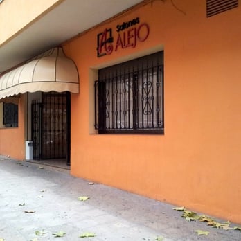 Alejo - Entrada al salón. - Spanish Near Me - Requena, V