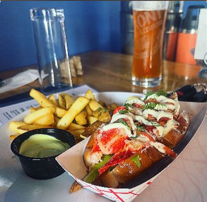 Monroe Bay Oysterette by null