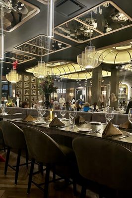 H&W Steakhouse by null