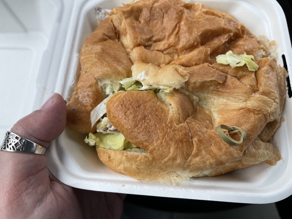 Flowers 'N Fluff Logo