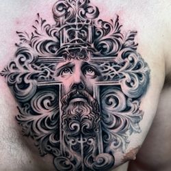Hollywood Stars Tattoo - Black and grey tattoo of a crowned Jesus figure. Perfect blend of detail and symbolism. #TattooArt #BlackAndGreyTattoo #TattooInspiration