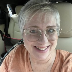 Alisa the Hairstylist - A great refresh haircut!