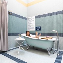 Mineral Baths in a claw foot tub - yes please!