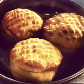 Kam Tong Restaurant - Pineapple bbq pork bun 菠蘿叉燒包 - Chinese Near Me - London, XGL Kam Tong Restaurant - Pineapple bbq pork bun 菠蘿叉燒包 - Chinese Near Me - London, XGL
