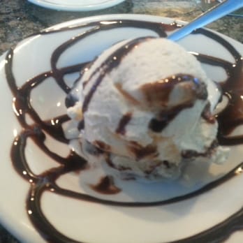 High Tide Harry's - Brownie a la mode with ice cream (vanilla) - Seafood Near Me - Orlando, Florida