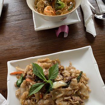 Thai Ginger - Curry L10. Noodle Curry Lunch with shrimp/chicken and L5. Drunken Noodle Lunch with beef. Excellent! Delicious and spicy. - Thai Near Me - Hamilton, New Jersey