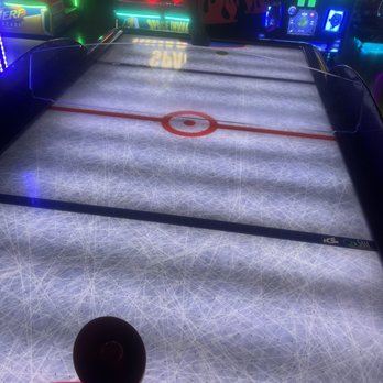 Humdingers - Air hockey - Arcades Near Me - Paramus, New Jersey Humdingers - Air hockey - Arcades Near Me - Paramus, New Jersey