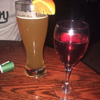 Pizzeria Due - White Zinfandel and draft beer - Pizza Near Me - Chicago, Illinois