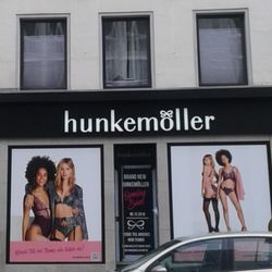 Hunkemöller - Nur Außenfoto, weil erst übermorgen eröffnet wird. Only photo from outside, because of opening on December 6th.