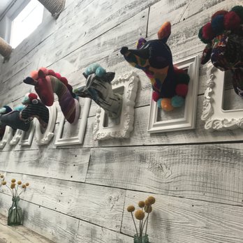 Blueys Kitchen - Stuffed unicorns in picture frames - Cafes Near Me - Santa Monica, California