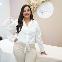 Mind Body Esthetics - Michelle Owner and Esthetician of Mindbodyesthetics