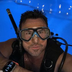 Escapedive - Pool time !