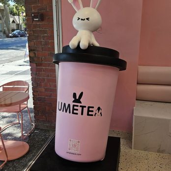 UMe Tea - Ume Tea decor with a completely pink and white interior~ - Bubble Tea Near Me - San Jose, California